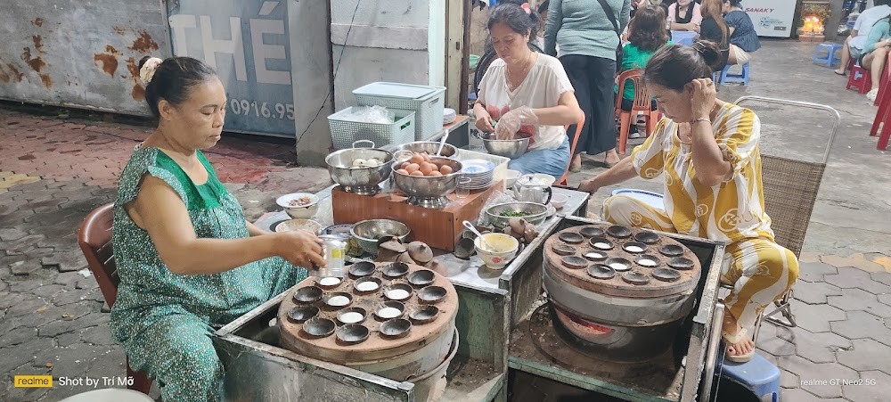 Bánh Căn Duyên - phong phú nhân và nước chấm chuẩn