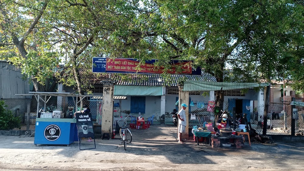 Bánh xèo Chú Mười - không gian dân dã, bánh nóng hổi trên bếp than