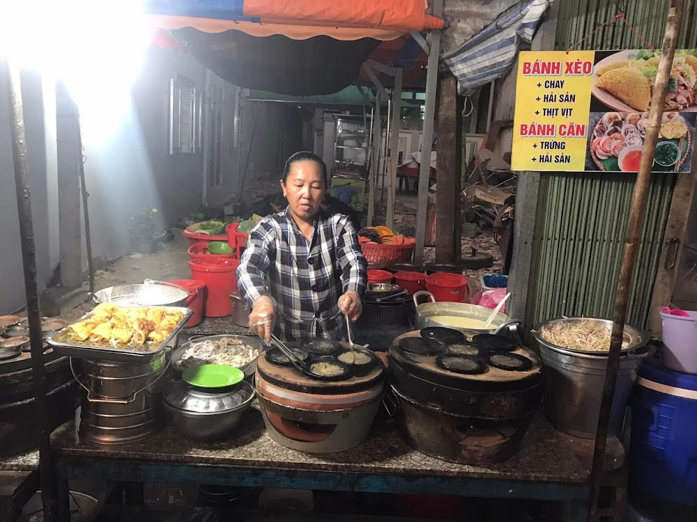 Bánh Xèo và Bánh Căn 385 - menu đa dạng, không gian thoáng