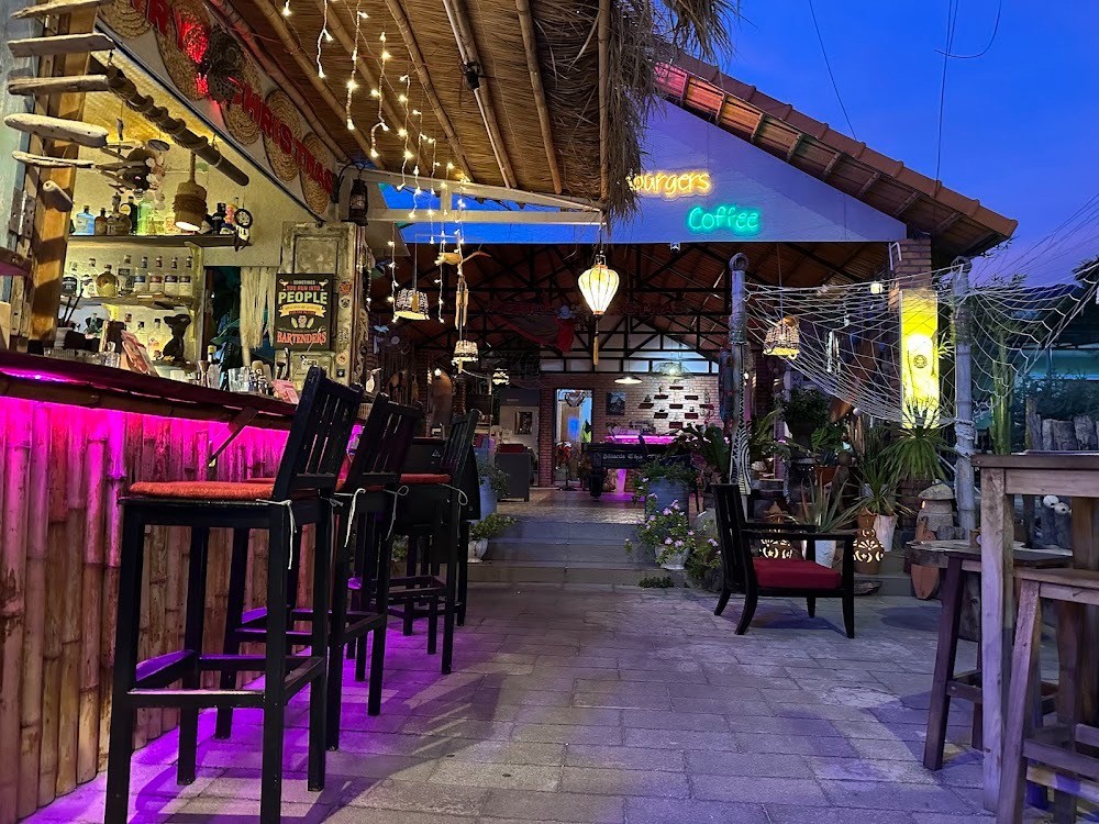 Burger và không gian ấm áp tại Chill Out Bar &amp; Burger House