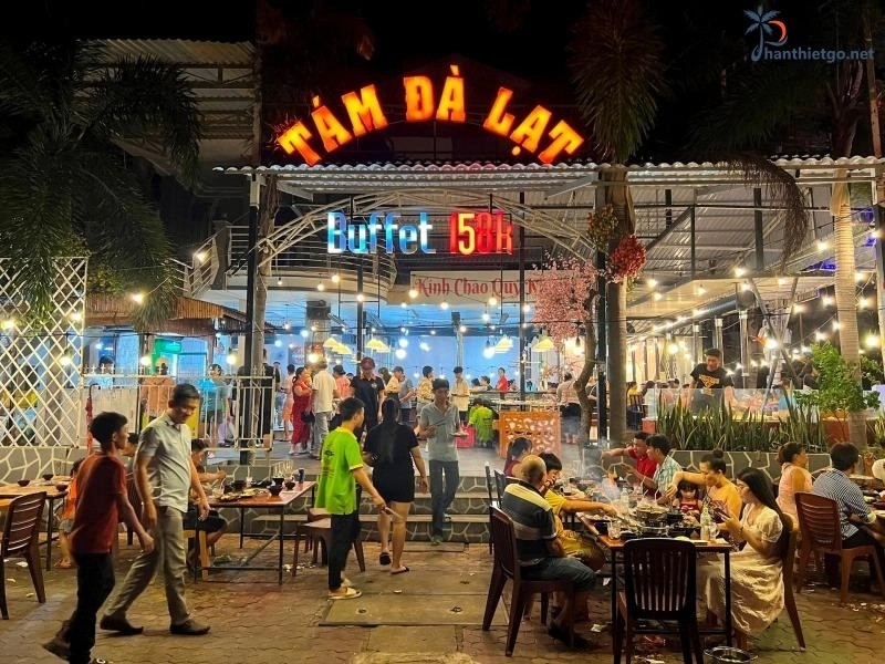 Không gian ấm cúng của Nhà hàng Tám Đà Lạt ở Phan Thiết