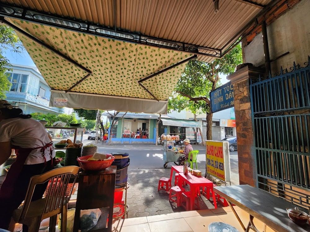 Không gian giản dị và tô bánh canh ấm tại quán 13 Tuyền Quang, Phan Thiết