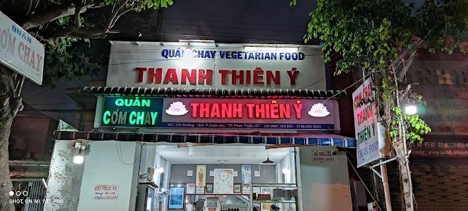 Không gian nhẹ nhàng của Quán chay Thanh Thiện Ý với các món xào và canh
