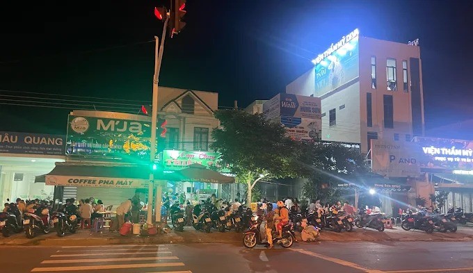 Phục vụ cơm chay đầy đặn tại Cơm chay Thiện Tâm