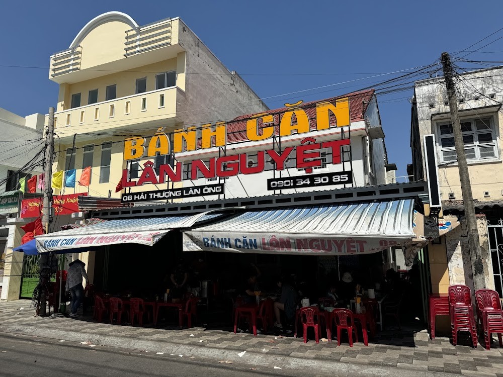 Quán Bánh Căn Lân Nguyệt - vỏ giòn nhân tôm mực tươi