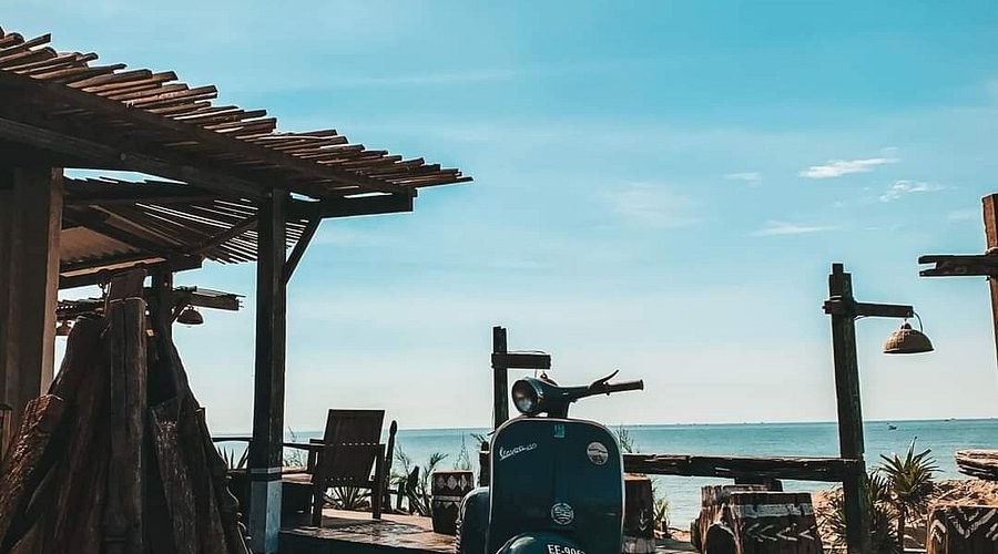 Rooftop Đường Chân Trời với tầm nhìn ra thành phố và ánh đèn về đêm