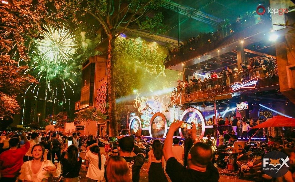 X-Fox Beer Club vừa ăn buffet vừa nghe DJ, không khí sôi động