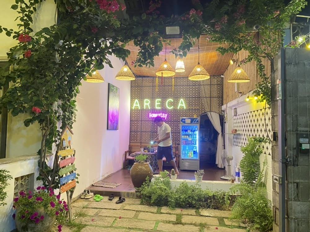 Areca Muine Homestay nhiều cây xanh, bếp chung và sân BBQ