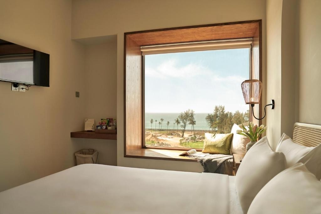 Phòng ngủ sang trọng tại Rubens Boutique Hotel với giường king-size