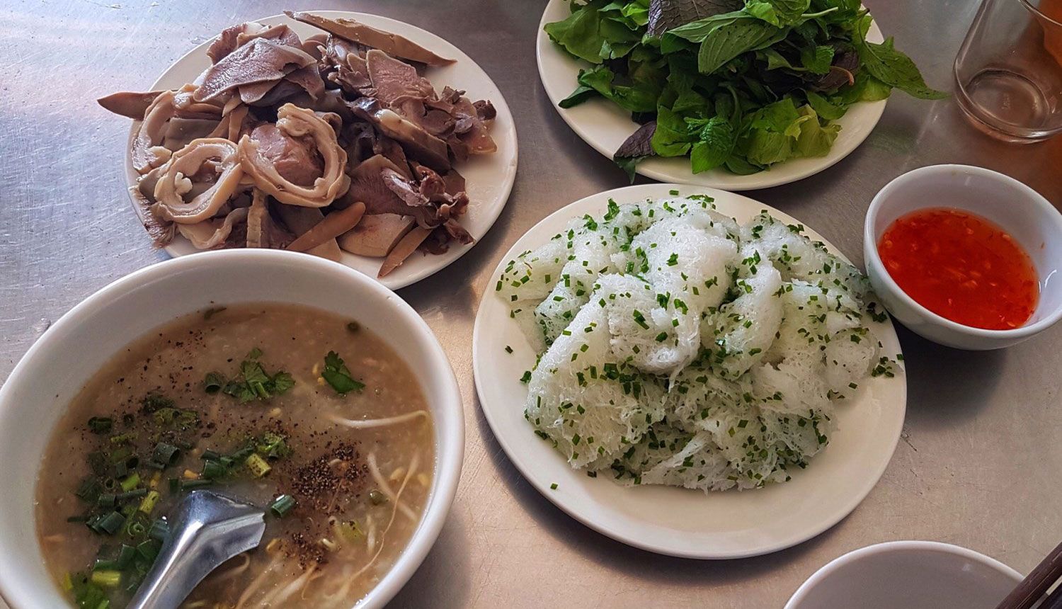 Cháo lòng bánh hỏi Thu
