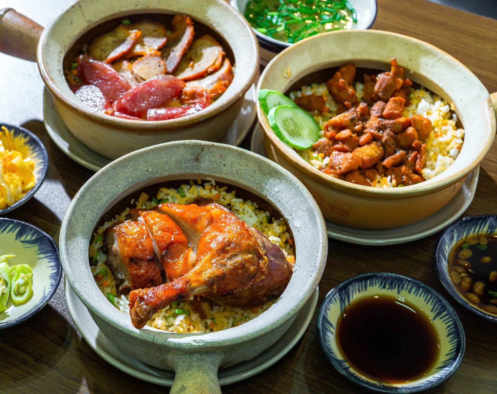 Cơm thố vịt quay Đà Nẵng là món best seller của quán